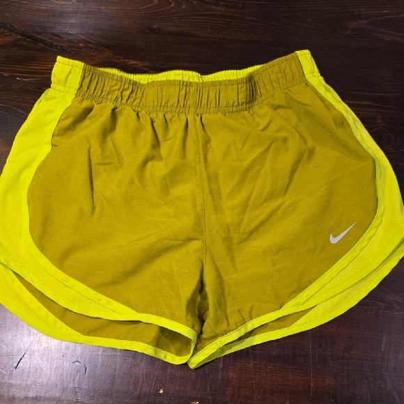 Nike Green Athletic Shorts Dri-FIT Comfort - Picture 1 of 3